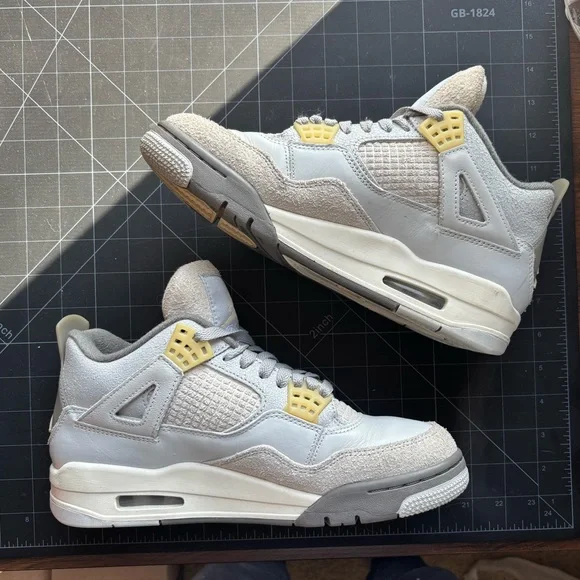 Jordan 4 Retro SE Craft Photon Dust